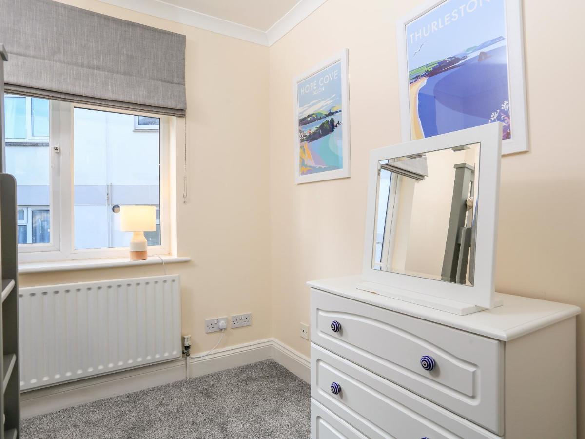 10 Thurlestone Rock