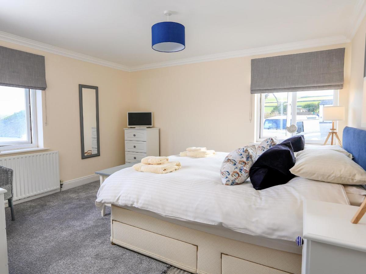 10 Thurlestone Rock *